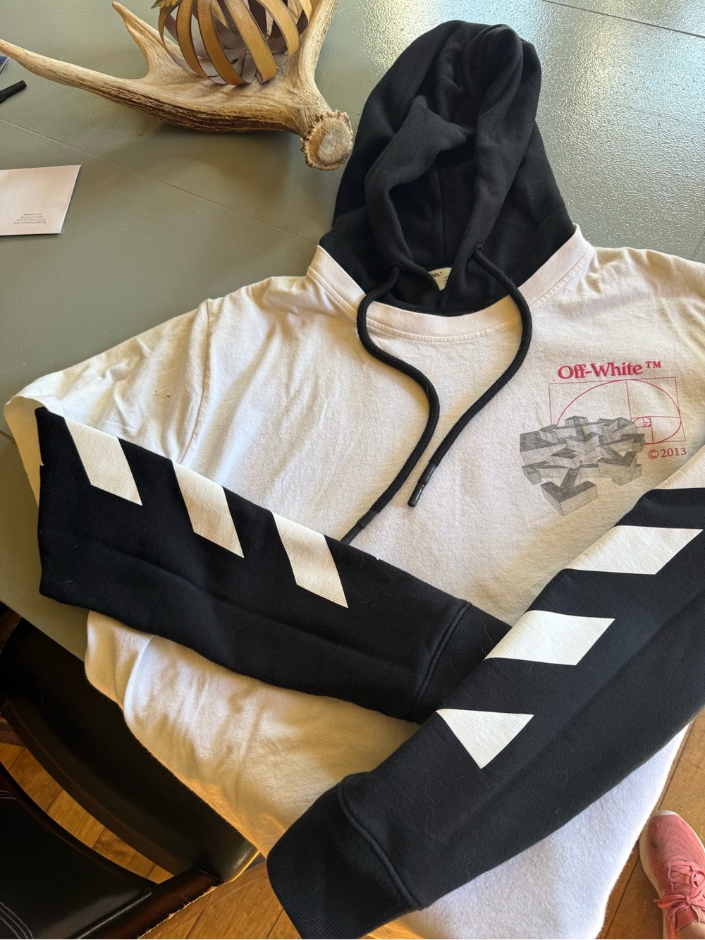 off white tee/sweatshirt